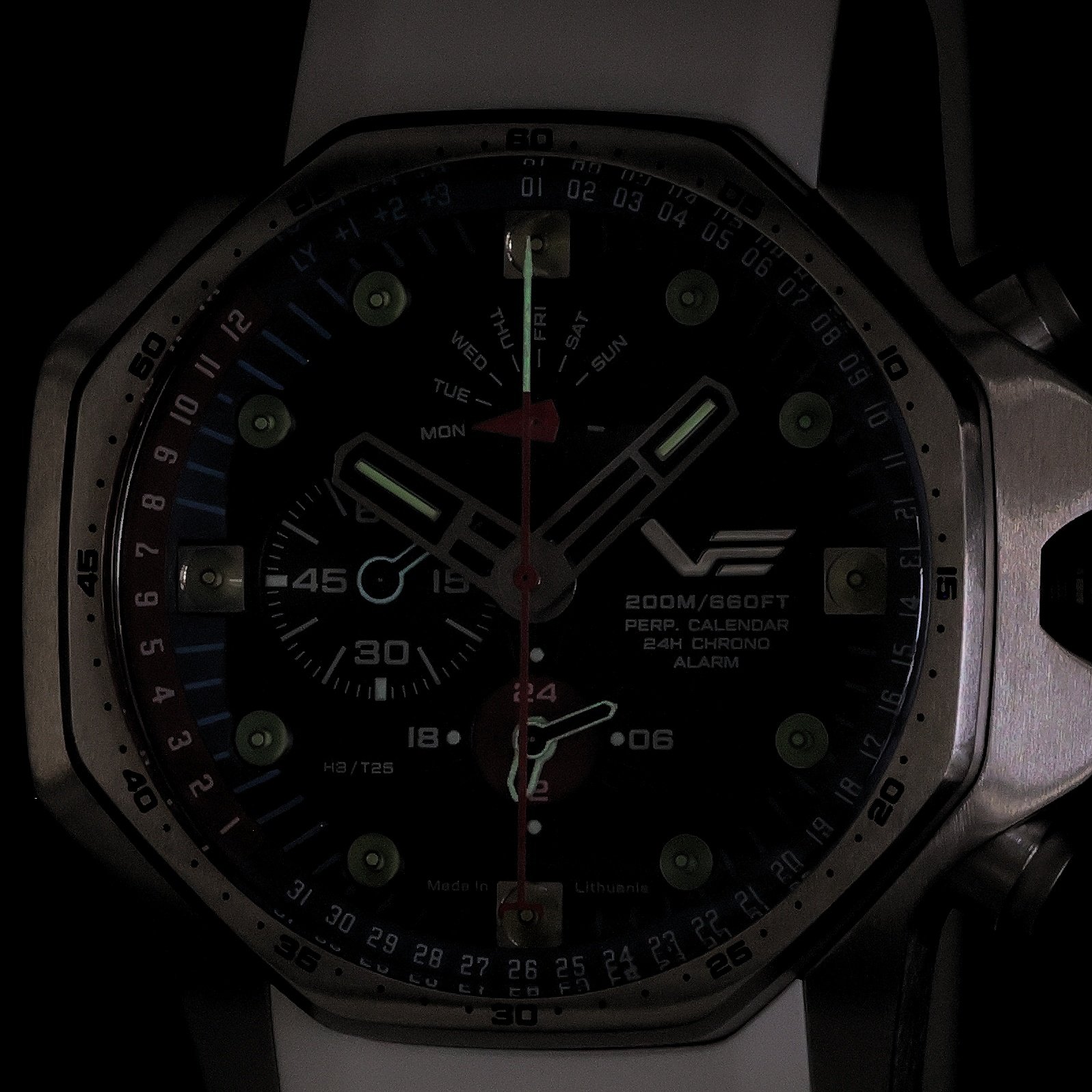 Vostok Europe YM86-640A696SW Atomic Age sportowy zegarek srebrny