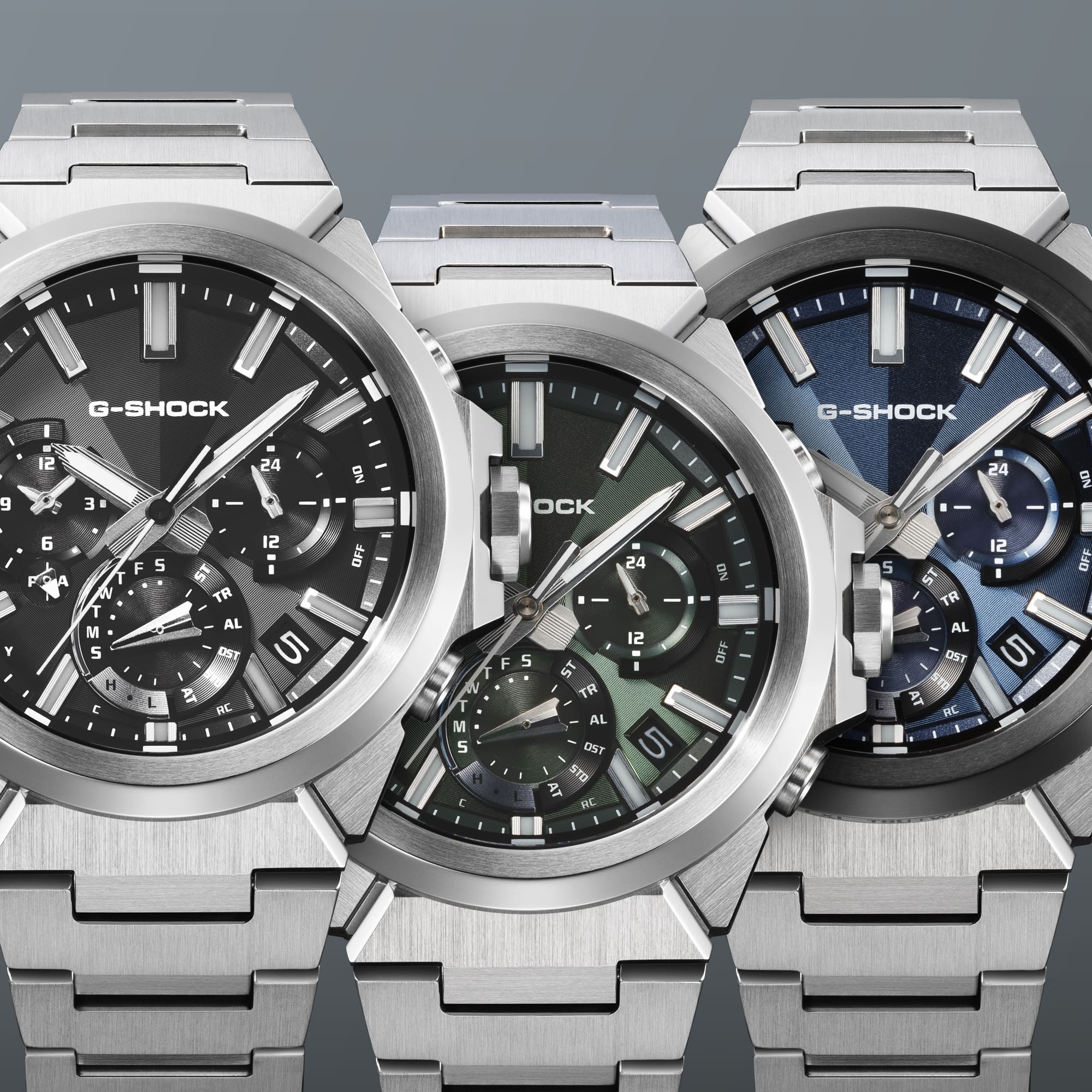 Trzy zegarki G-Shock GST-W1000D z czarną, zieloną i niebieską tarczą