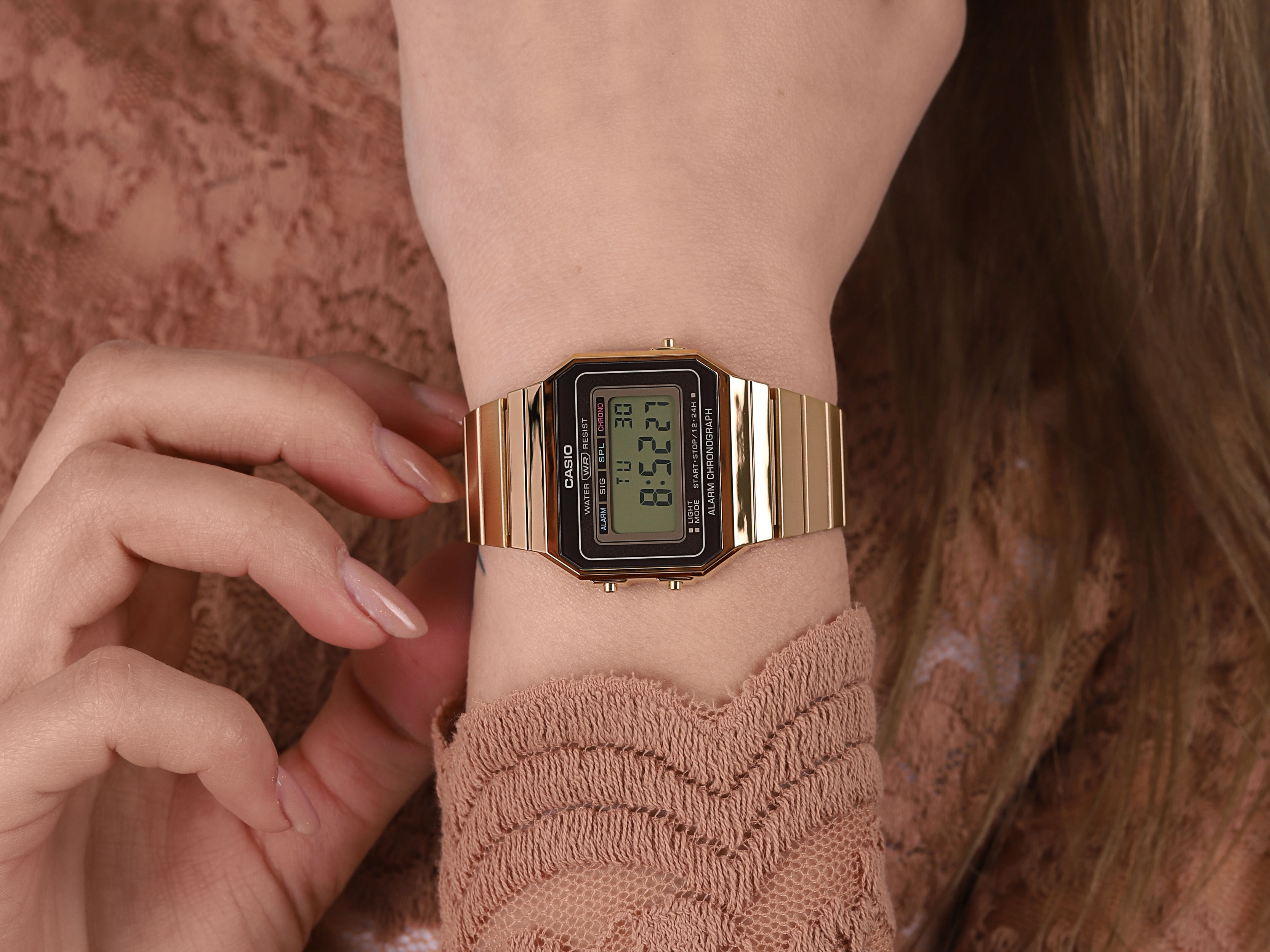 zegarek Casio Vintage A700WEG-9AEF złoty RETRO Midi - miniatura 4