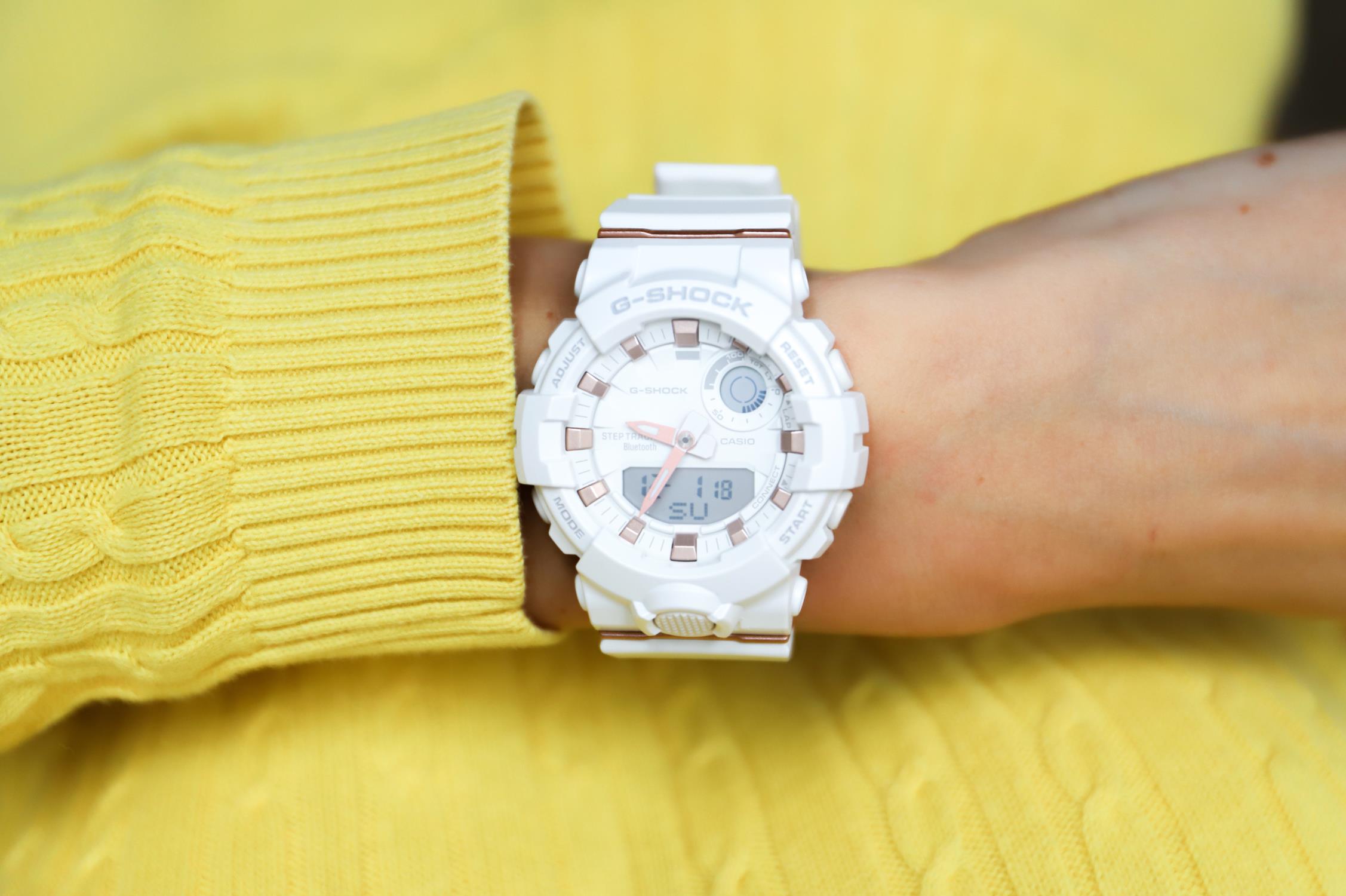 G-Shock GMA-B800-7AER S-SERIES STEP TRACKER G-SHOCK S-Series sportowy zegarek biały