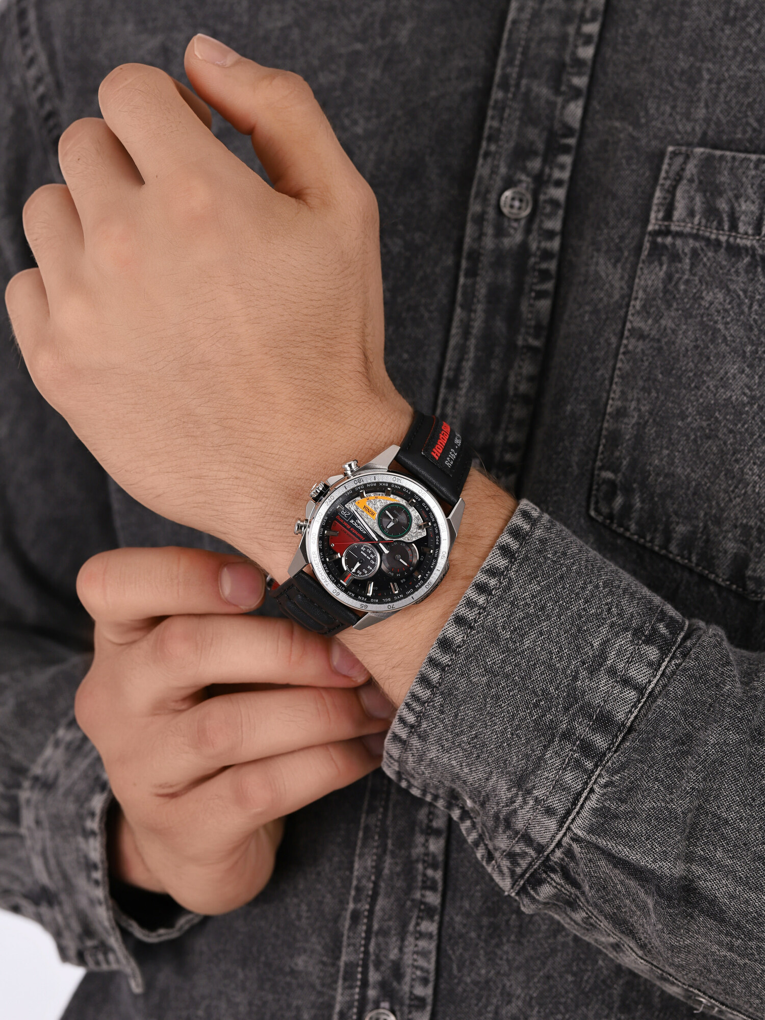 zegarek EDIFICE EQW-A2000HR-1AER Honda Racing Limited Edition EDIFICE Momentum szafirowe - miniatura 3
