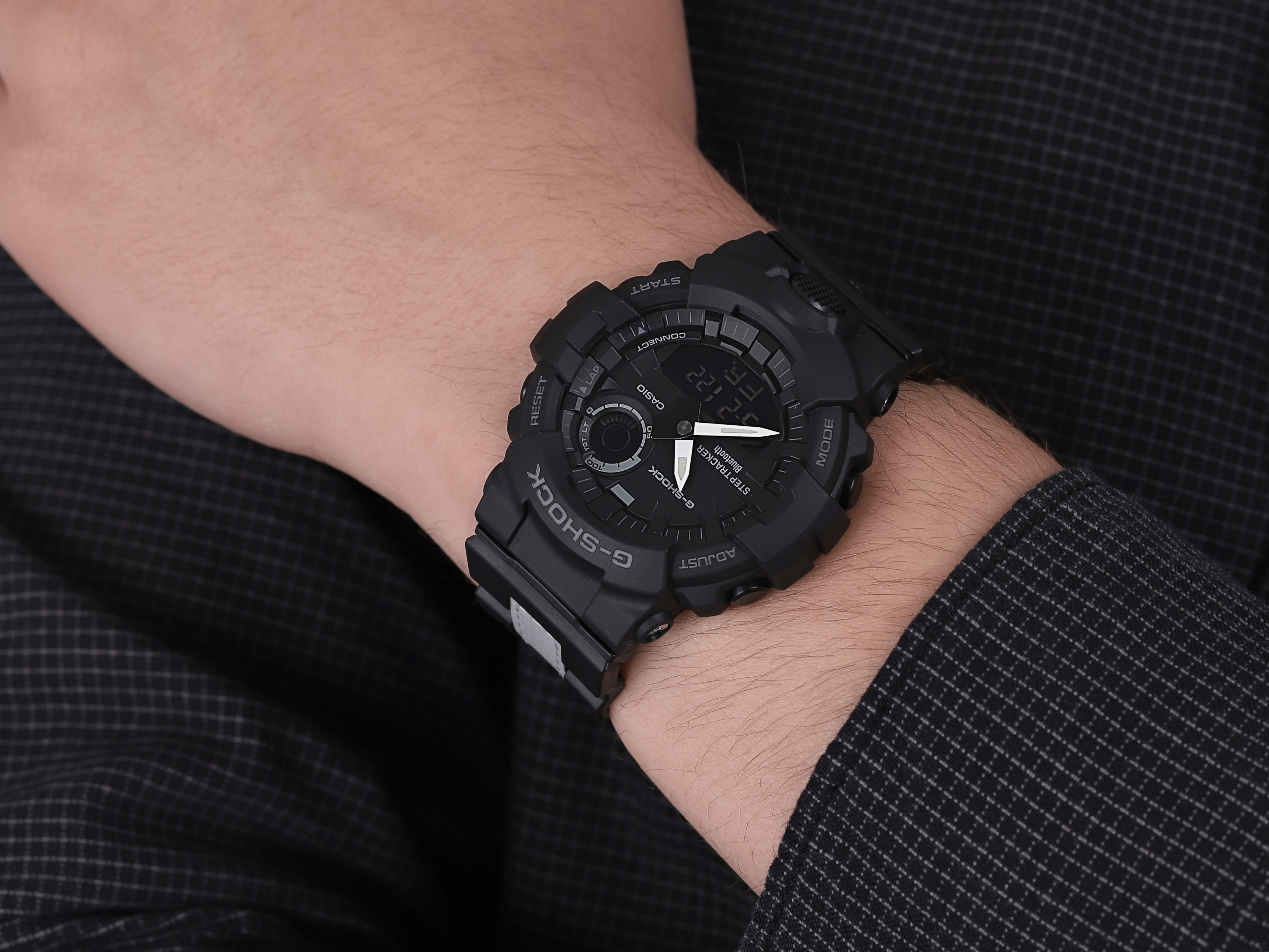 zegarek G-SHOCK GBA-800LU-1AER G-SQUAD BLUETOOTH SYNC STEP TRACKER męski z krokomierz G-SHOCK G-SQUAD
