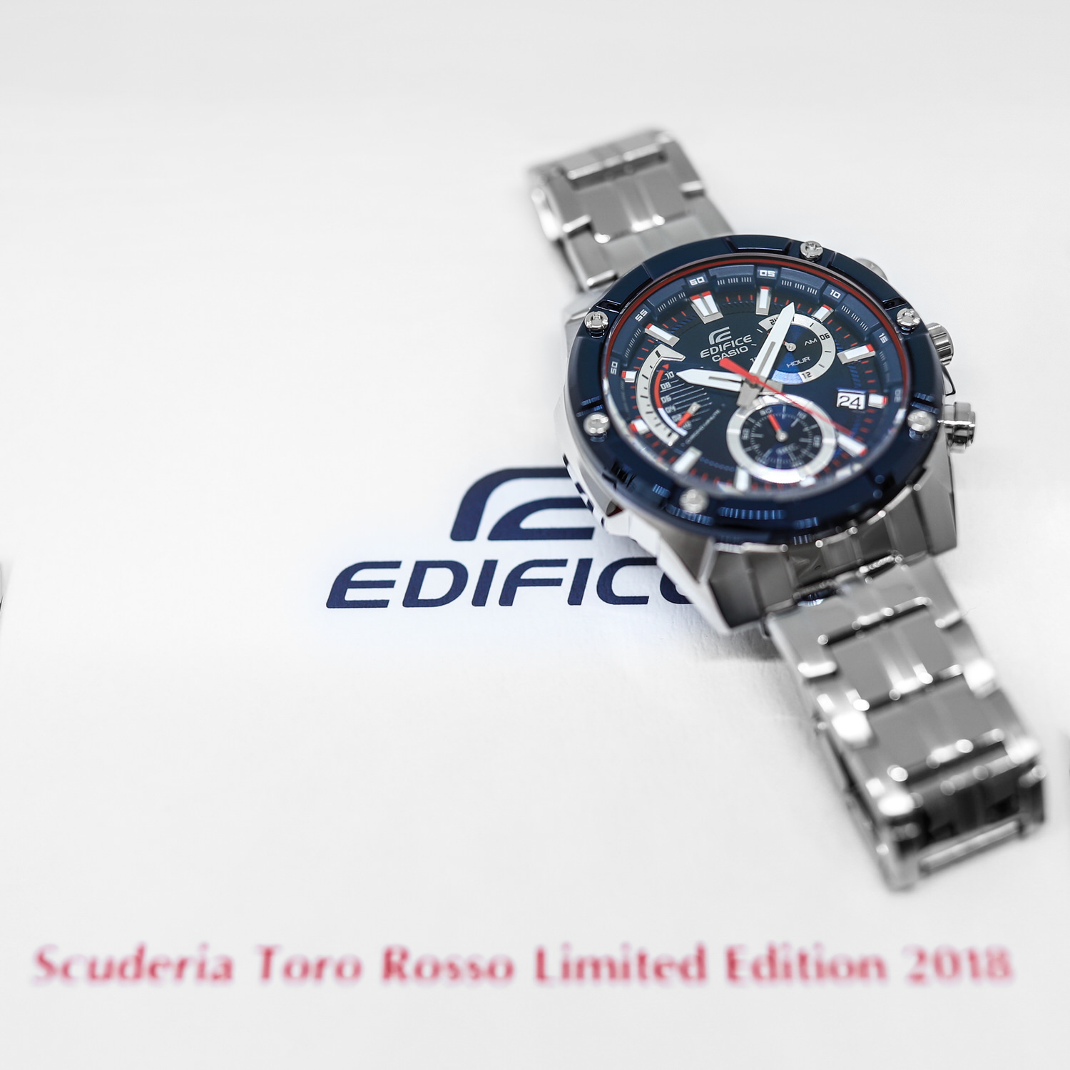 Edifice EFR-559TR-2AER SCUDERIA TORO ROSSO BULKY BEZEL zegarek klasyczny EDIFICE Premium