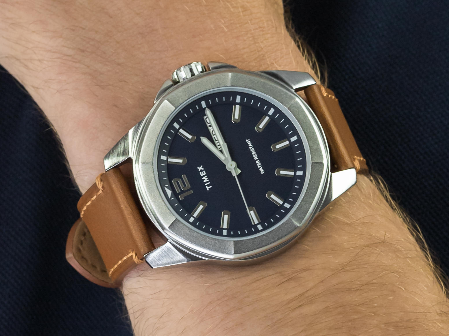 Timex TW2U15000 zegarek klasyczny Essex Avenue