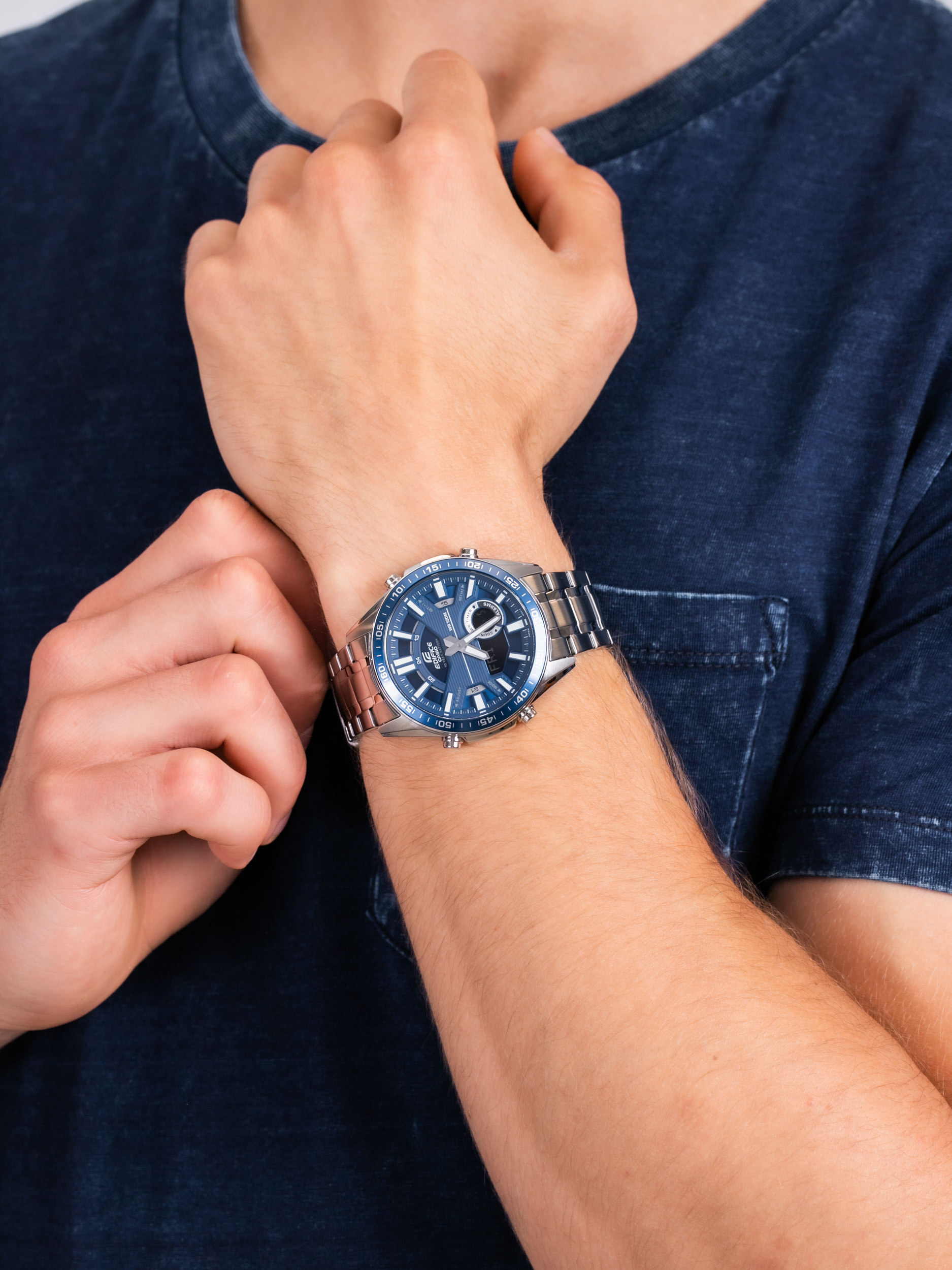 Edifice EFV-C100D-2AVEF męski zegarek EDIFICE Momentum bransoleta