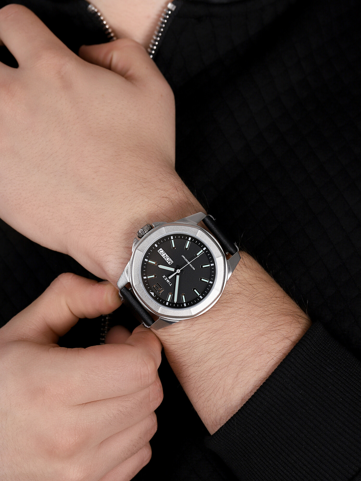 zegarek Timex TW2U14900 srebrny Essex Avenue