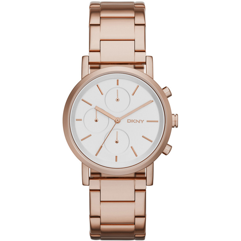 Elegancki, damski zegarek DKNY NY2275 na bransolecie z kopertą wykonanych ze stali pokrytych PVD w kolorze różowego złota. Tarcza zegarka jest w białym kolorze z trzema subtarczami. Wskazówki oraz indeksy są w kolorze różowego złota.